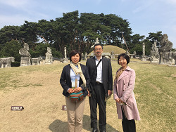 ヨジュ市訪問、右から山崎たい子区議、のの山けん区議、ながいともこ区議