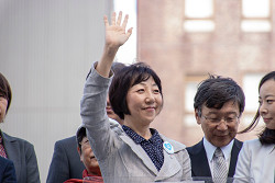 9名の区議団勢ぞろいで、街頭から訴え