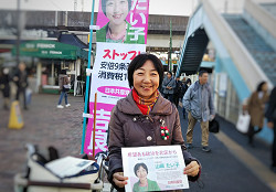 王子駅中央口にて、朝のごあいさつ 山崎たい子区議