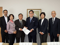 2014年10月27日要望書を渡す北区議員団