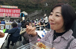 北区民商まつりで。山崎たい子区議