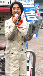 宣伝中の山崎たい子区議