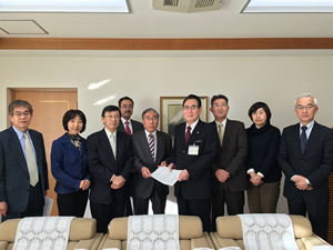 国保料値上げを行わないよう区長へ申し入れをする日本共産党北区議員団