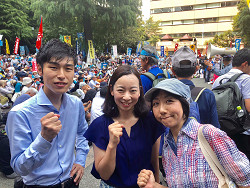 埋めるな!辺野古沖縄県民大会に参加した吉良よし子参院議員、山添拓参院議員、山崎たい子区議(右)